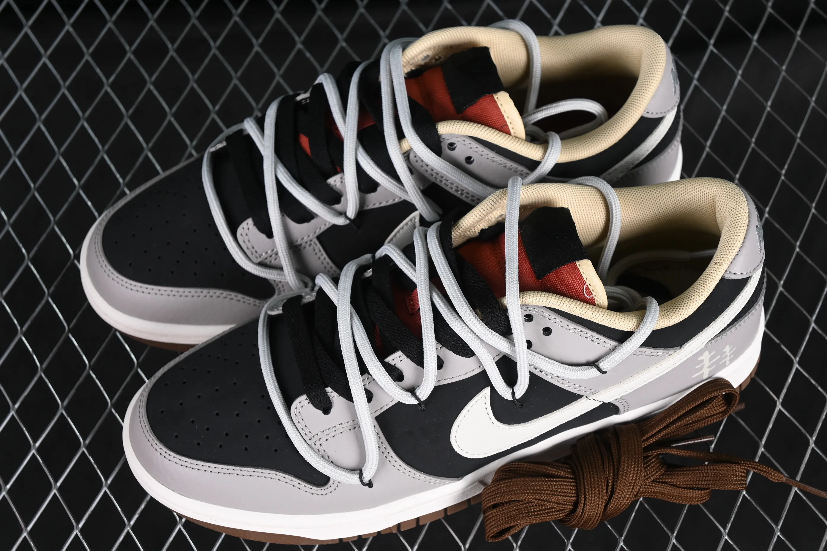 All Categories Nk SB Dunk Series Nk SB Dunk Low Low-top Sneakers Nk SB Dunk Low Bubble Jellyfish Dormant Volcano SB Strap Low-top Casual Sneakers DR9704-200